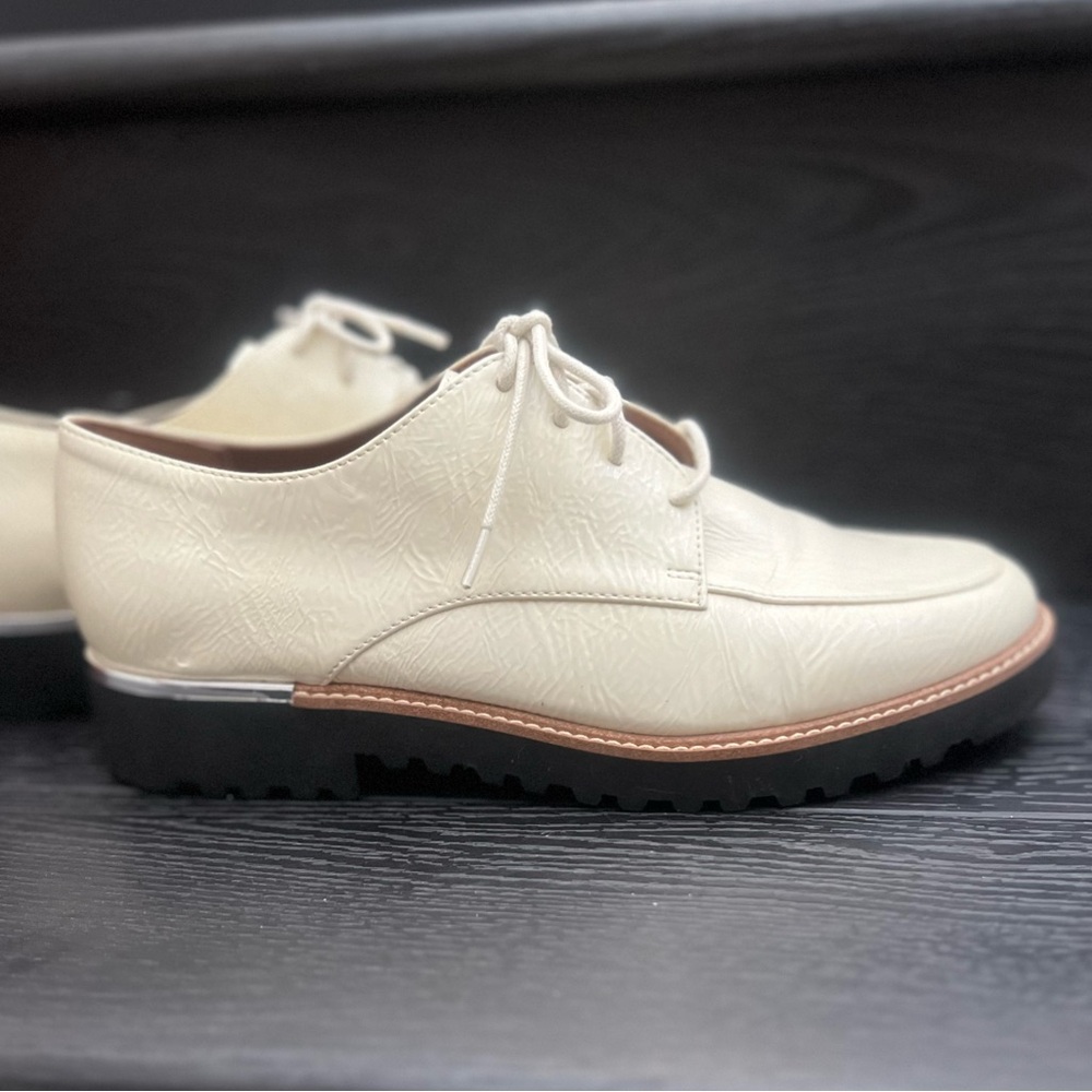 Franco Sarto Women's Charles Oxford Shoes Lace up White SZ  7.5M Loafers